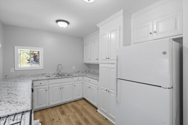 Building Photo - 324 Court St