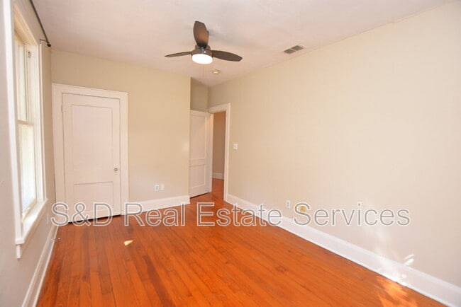Building Photo - 709 1/2 Park Hill Ave.