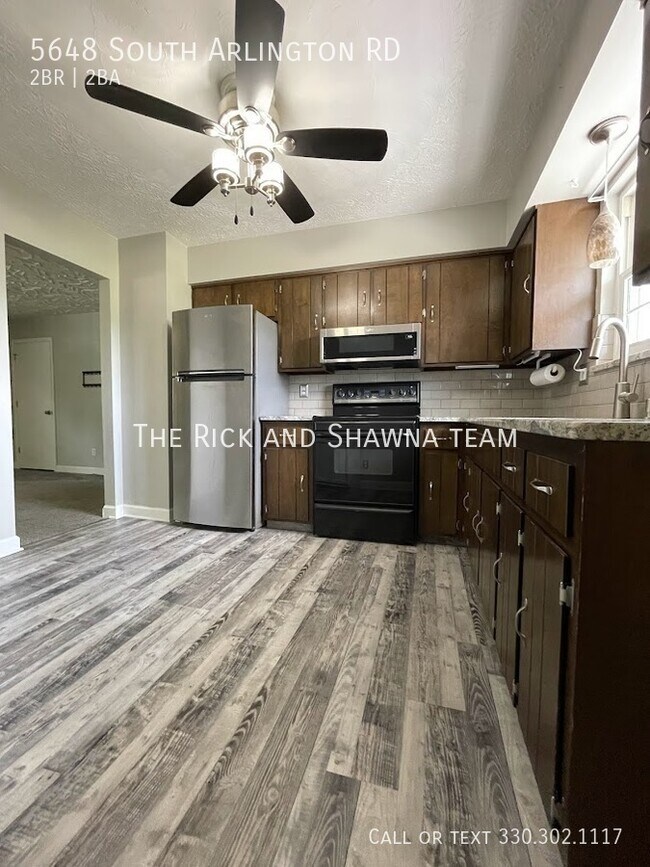 Building Photo - Two bedroom townhouse with bonus room for ...