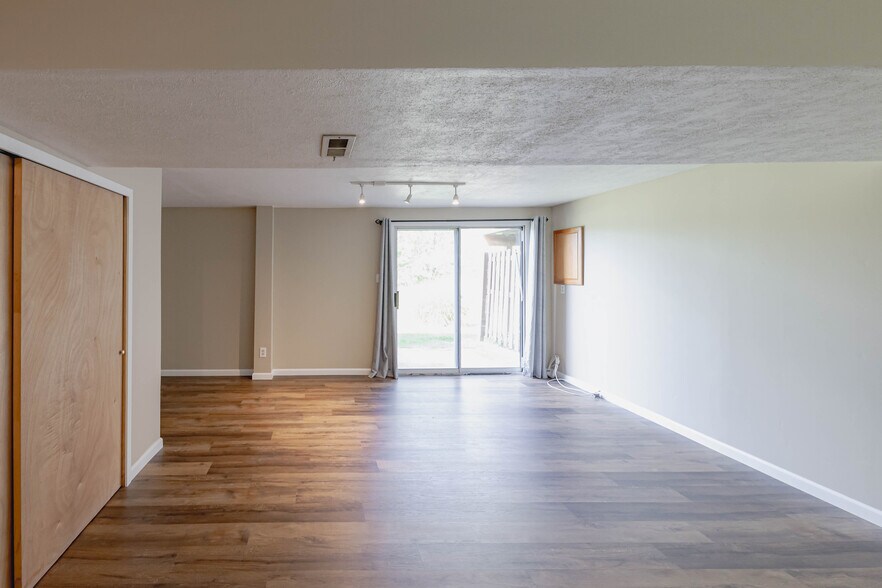 Building Photo - 3172 Meadow Trail Dr