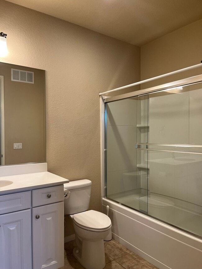 Building Photo - 3 bedroom 2 bathroom Home available in 55+...