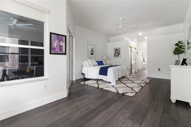 Building Photo - 1046 SW 159th Way