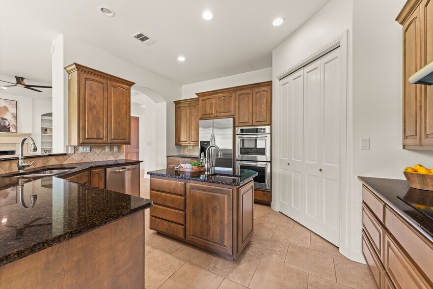 Building Photo - 15 Borello Dr