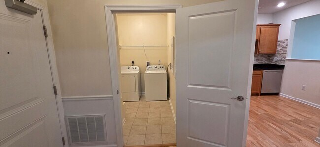 Building Photo - 130 Trotter Rd
