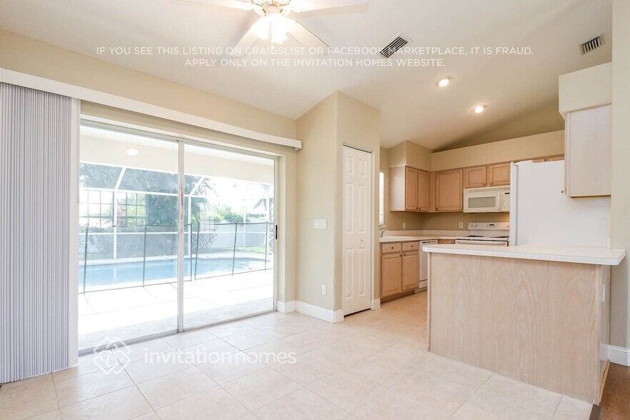 Building Photo - 2720 SW 12th Ave