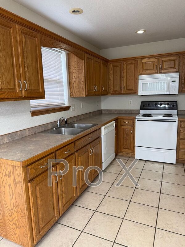 Building Photo - 707 Sean Ct