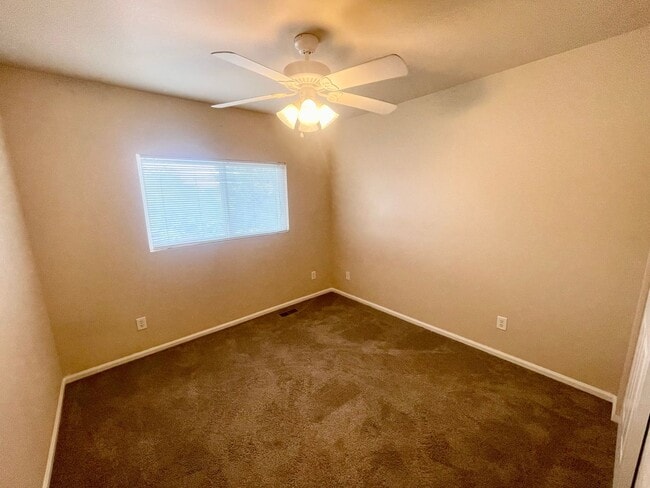 Building Photo - Amazing 3 bed, 3.5 bath Condo in Rigden Farm!