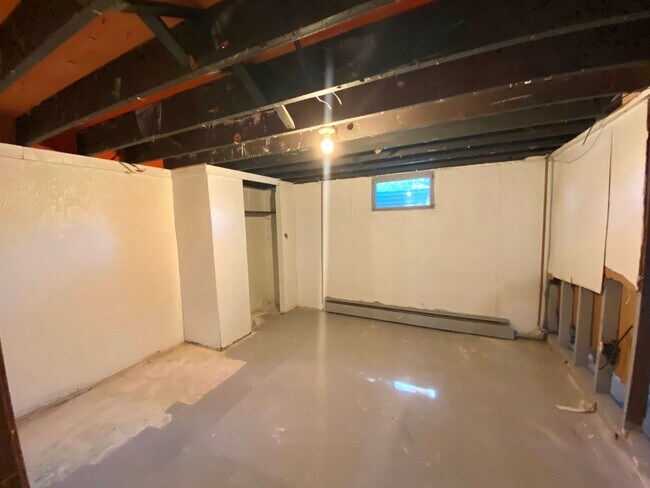 Building Photo - 2 Bedroom Duplex