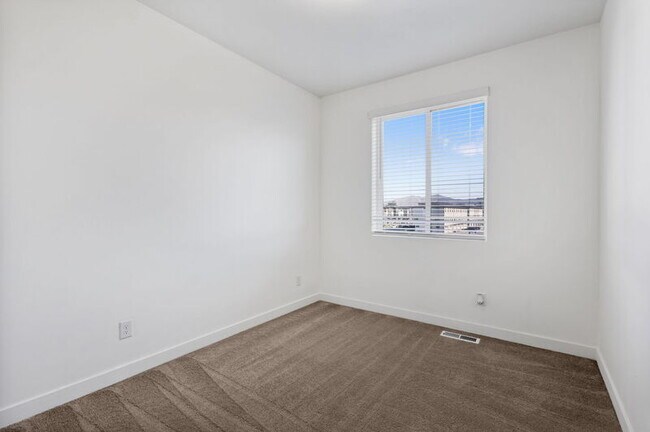 Building Photo - 868 W 480 S
