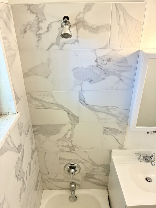 Building Photo - 631 N 120 E