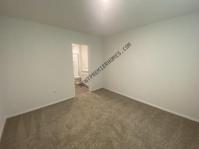 Building Photo - 11 Vineyard Dr