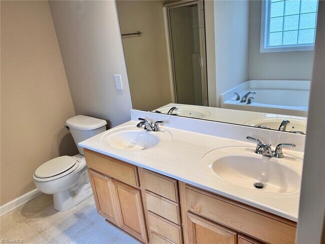 Building Photo - 7807 Braefield Dr