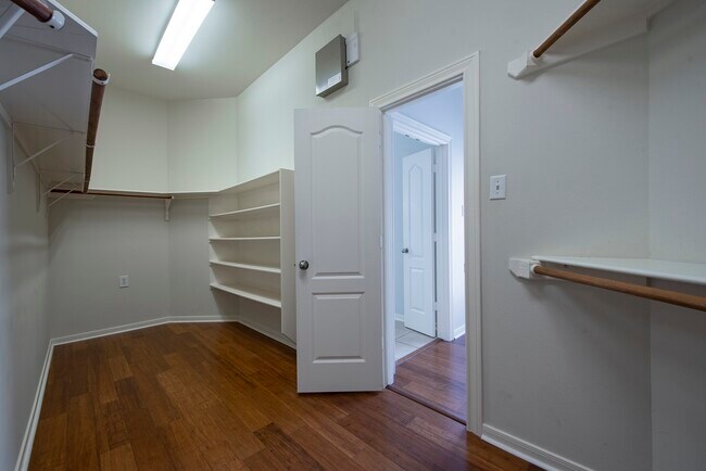 Building Photo - 3238 Enclave Ln