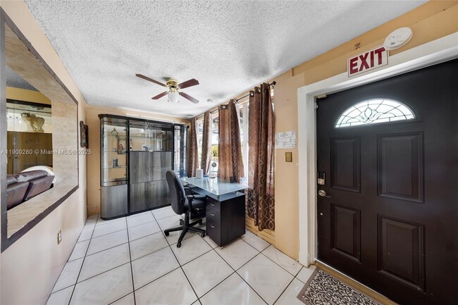 Building Photo - 526 S 28th Ave