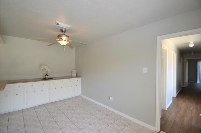 Building Photo - 15927 Tumbling Rapids Dr