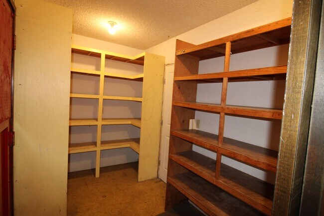 Building Photo - SPACIOUS 3+ BEDROOM SALMON CREEK/MOUNT VISTA MULTI-LEVEL HOME WITH LARGE FENCED YARD!