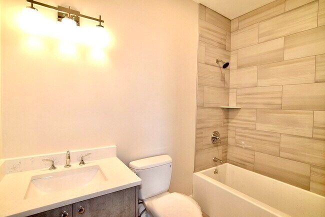 Building Photo - 601 Washington St