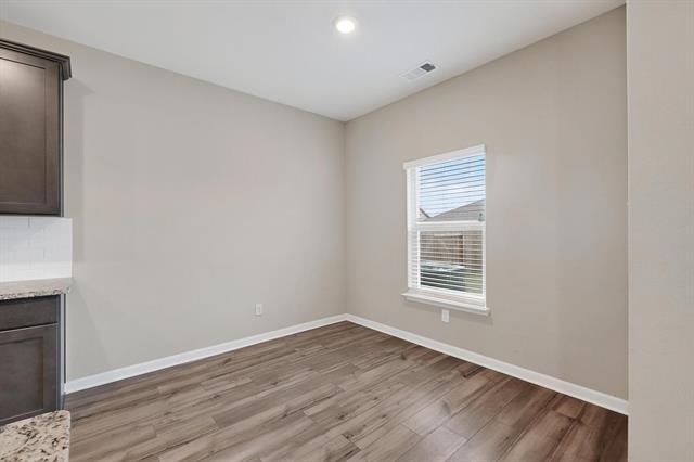 Building Photo - 305 Honeysuckle Ln