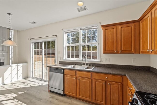 Building Photo - 915 Wendlebury Ct