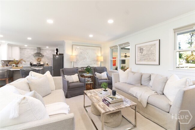 Building Photo - 1092 West Lake Dr