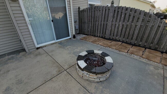 Building Photo - 1426 Dahlgren Ln