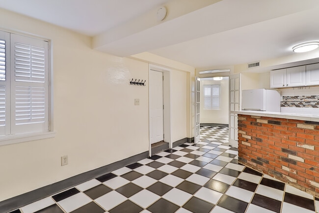 Building Photo - 821 North Carolina Ave SE