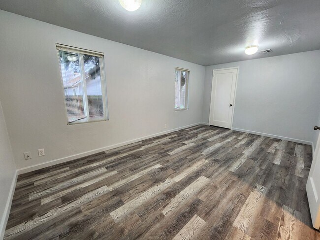 Building Photo - 3 Bedroom Home in Santa Clara!!