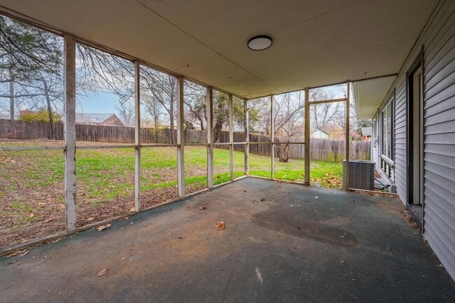 Building Photo - 1520 N Yale Blvd