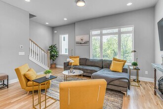 Building Photo - 970 Youngs Ln