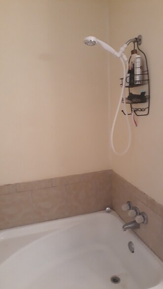 Building Photo - 2611 6th Ave