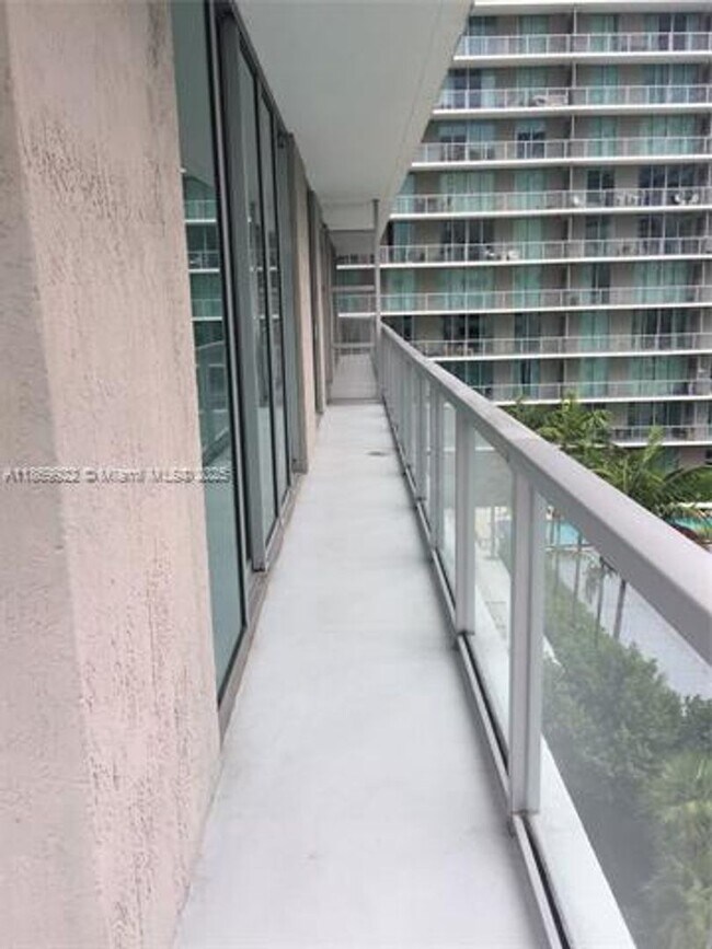 Building Photo - 79 SW 12th St unit 1406-S (A11869922)