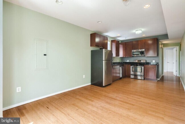 Building Photo - 5035 Walton Ave