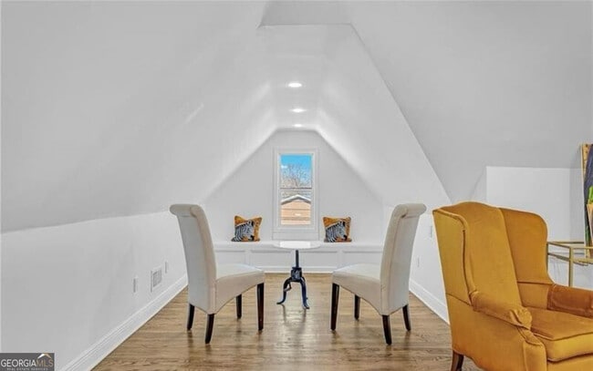 Building Photo - 1774 Vesta Ave