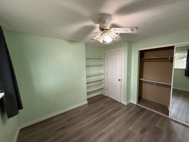 Building Photo - 3677 Carmelle Ct NE