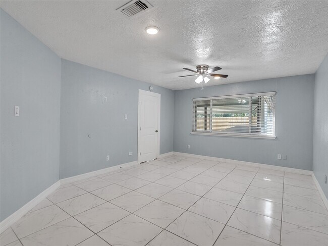 Building Photo - 6410 Barrygate Dr