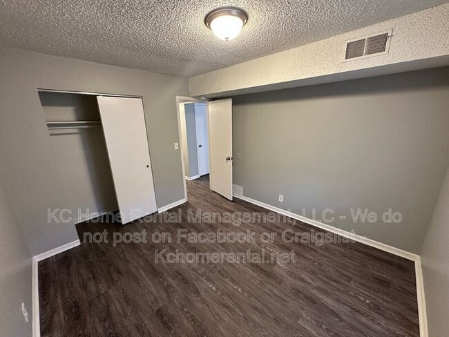 Building Photo - 9223 E 54th St