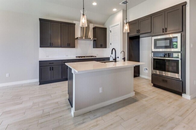 Building Photo - 1410 Sawmill Xing