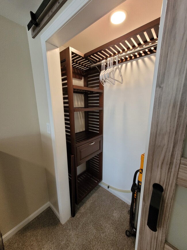 Closet storage - 1550 Oak Ct