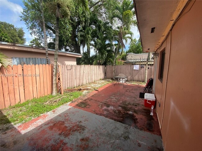 Building Photo - 2460 NW 15th St