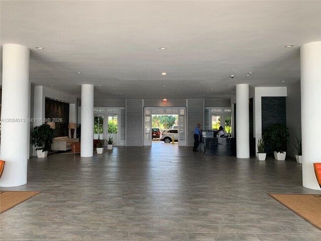 Building Photo - 800 West Ave
