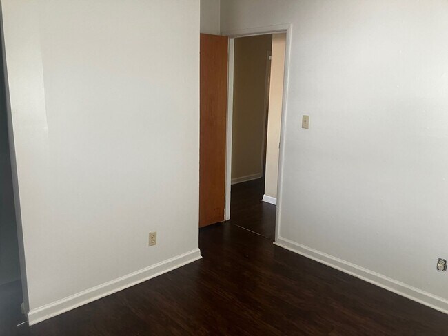 Building Photo - ** 3 Bedroom Ranch in Meadowdale **