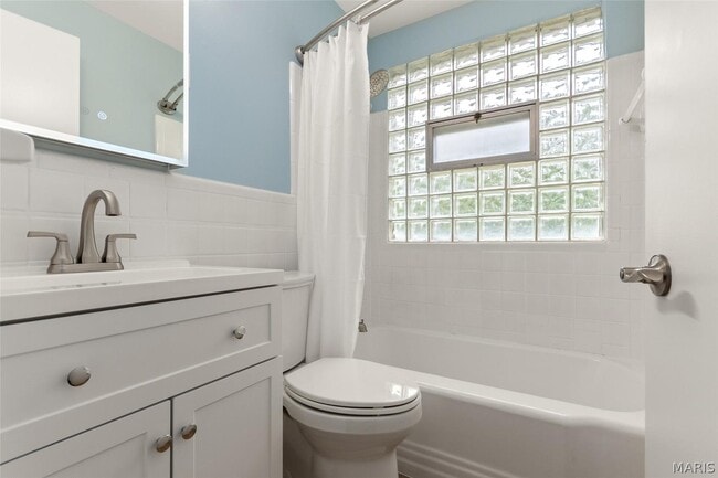 Building Photo - 637 Karess Dr