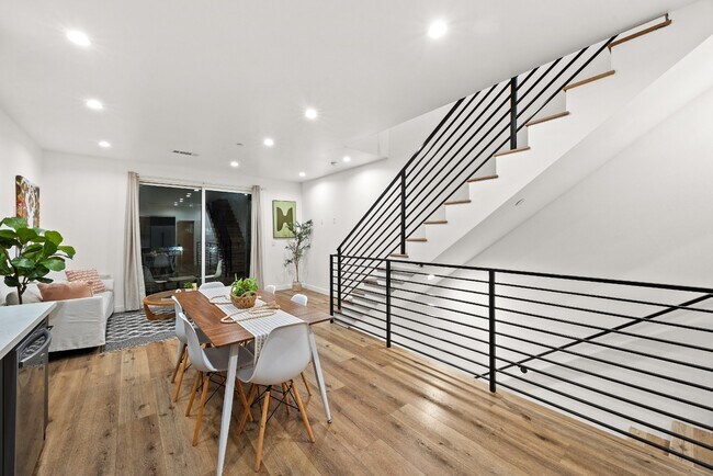 Building Photo - 3 BED 3 BATH | PRIVATE FRONT YARD | PRIVATE 2 CAR ATTACHED GARAGE | WASHER | DRYER | CENTRAL A/C