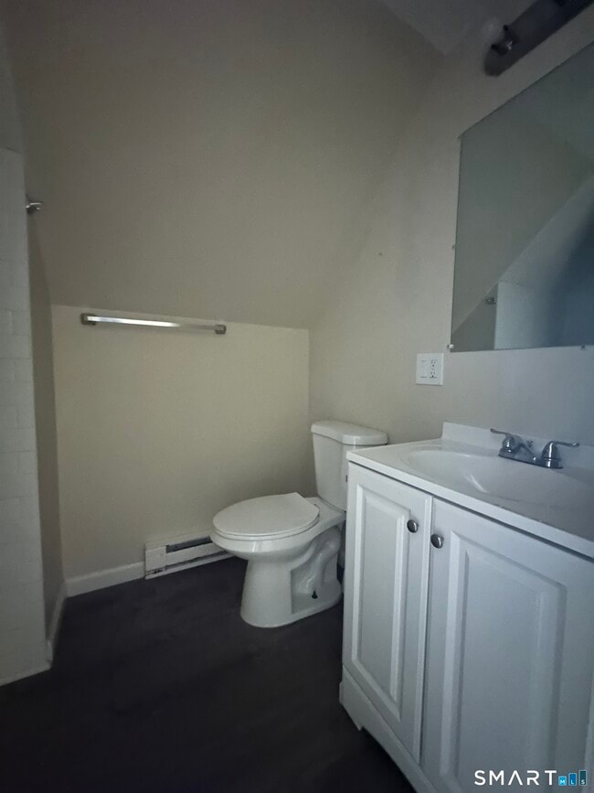 Building Photo - 567 Howe Ave