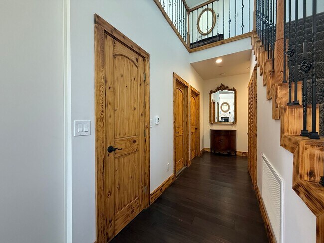 Building Photo - Stunning 4-Bedroom Home with Amazing Views, EV Charger & Solar in Big Bear!