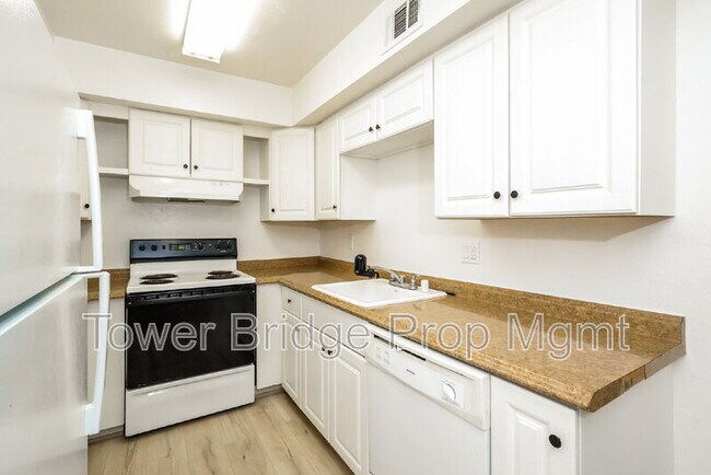 Building Photo - 100 Del Verde Cir