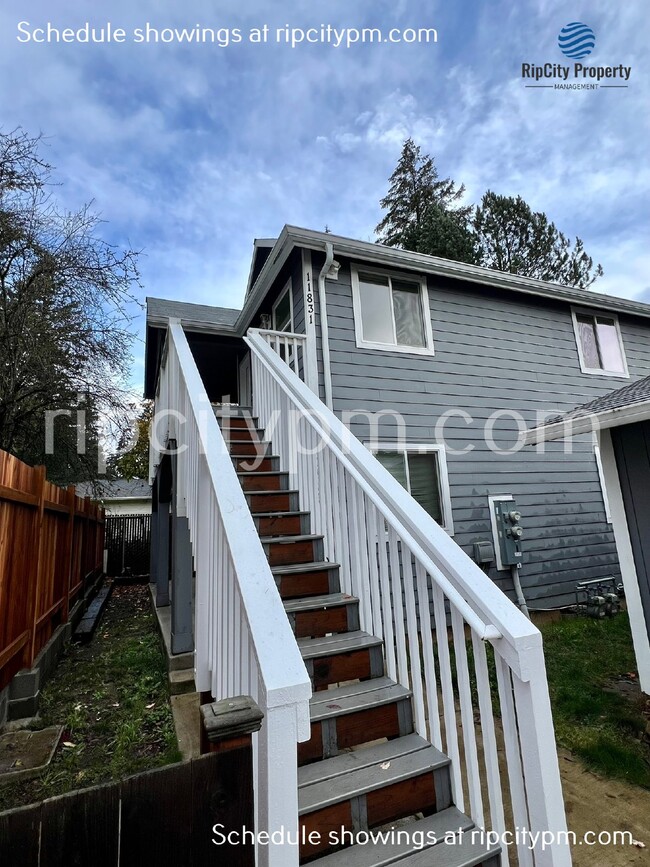 Building Photo - Free Rent! Remodeled 3-Bedroom, 2-Bath Top...