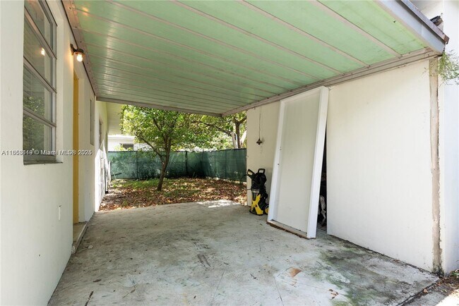 Building Photo - 320 NE 55th Terrace