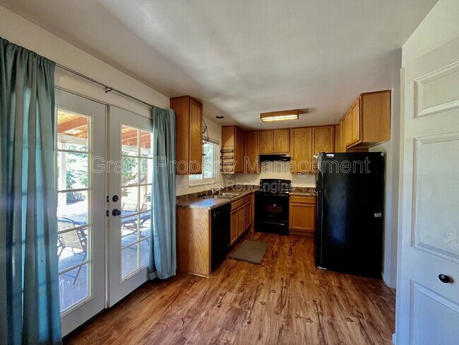 Building Photo - 2582 Ridge Dr