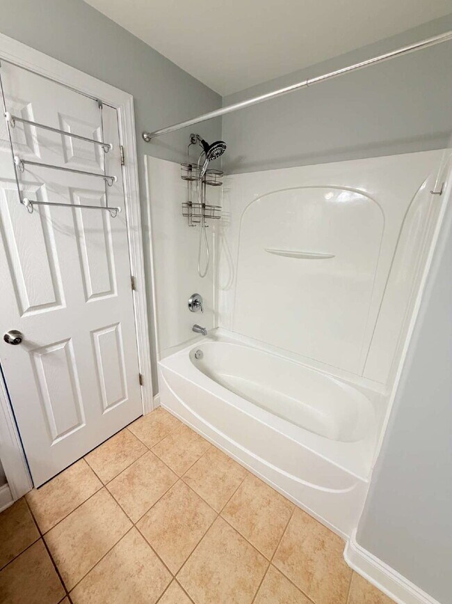 Building Photo - "Stylish 3-Bedroom Townhouse Featuring Granite Countertops & Cozy Fireplace in Winston-Salem"